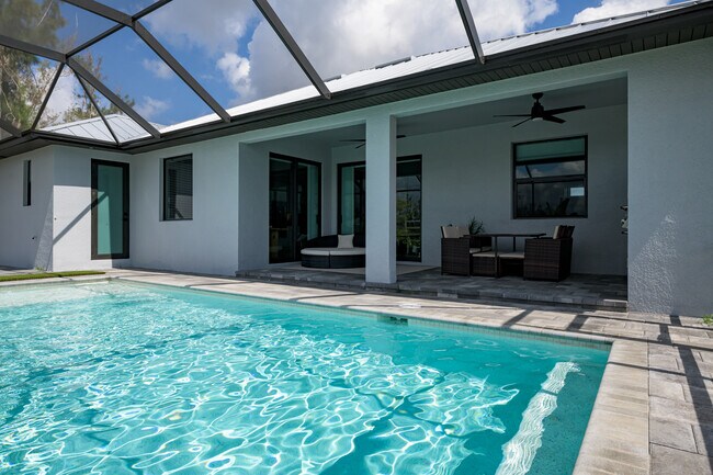 Building Photo - 3432 SW 8th St