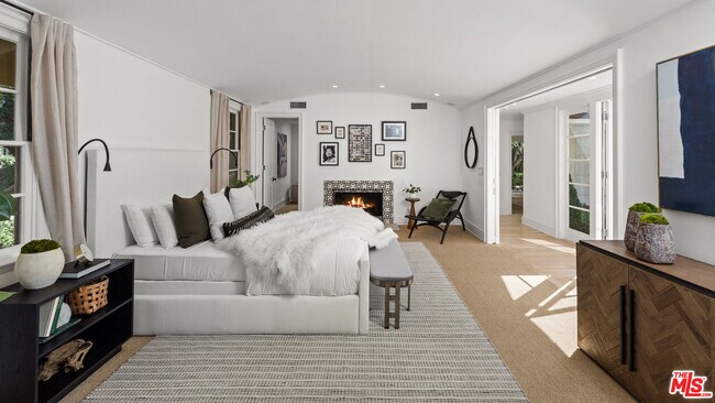 Building Photo - 1330 N Wetherly Dr