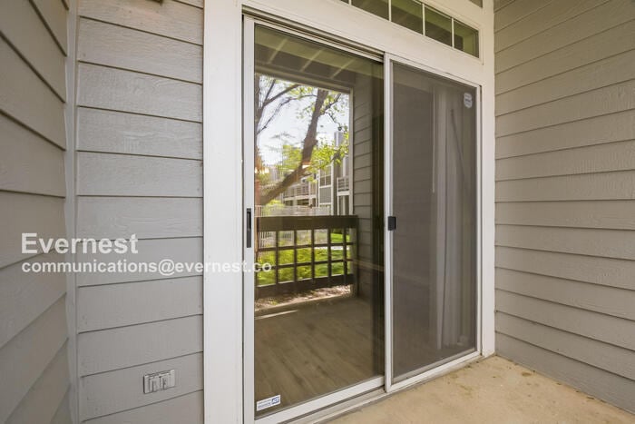 Building Photo - 7476 Singing Hills Dr