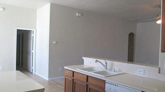 Building Photo - 7905 Diamond Oak Dr