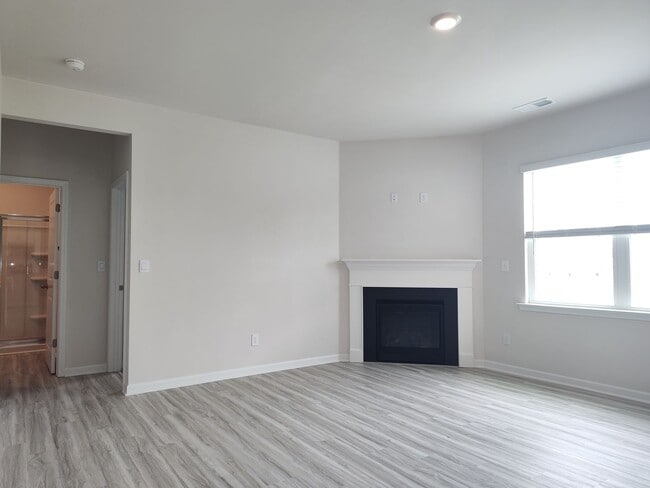 Building Photo - Beautiful New  Build Home located in the S...