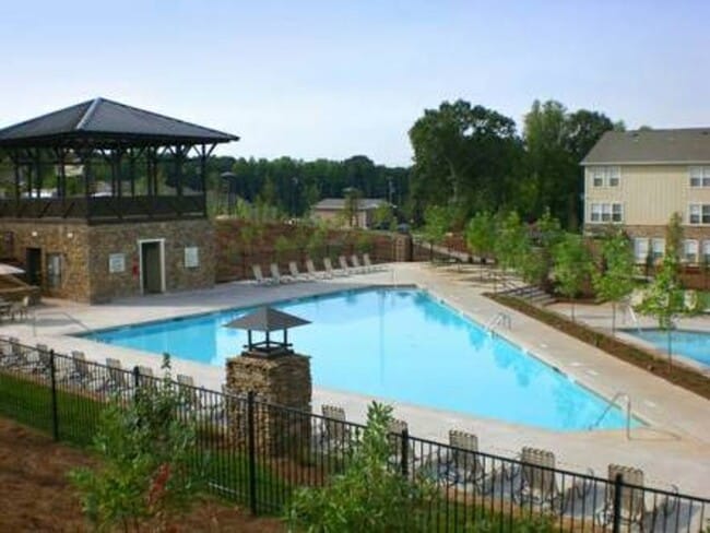 Building Photo - RENT PRICE IS FOR ENTIRE UNIT, NOT PER BEDROOM!
