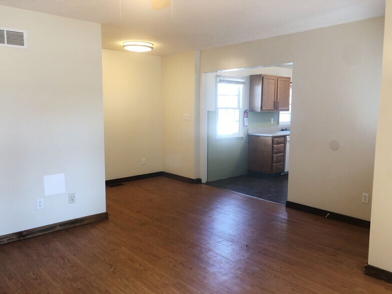 Building Photo - Stadium View - Residential