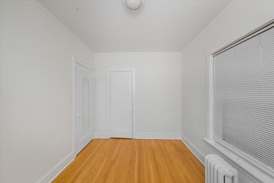 Building Photo - 735 Hinman Ave