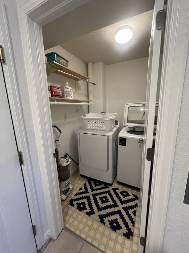 Laundry Room - 1747 N Pearl St