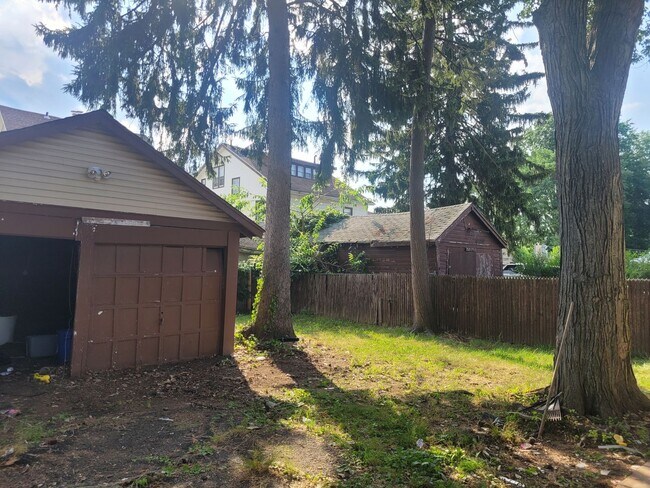 Building Photo - 24 Valley St