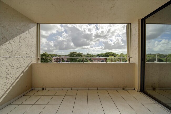 Building Photo - 10400 SW 108th Ave