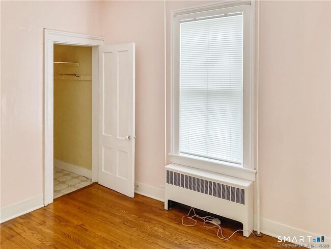 Building Photo - 10 Wall St