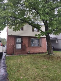 Building Photo - Spacious 3 Bedroom Single Family Home in M...