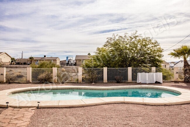 Building Photo - NORTHSIDE POOL HOME