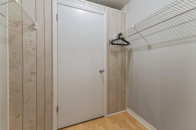 Building Photo - 1605 S US Hwy 1