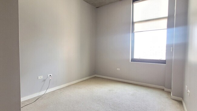 Building Photo - 235 W Van Buren St