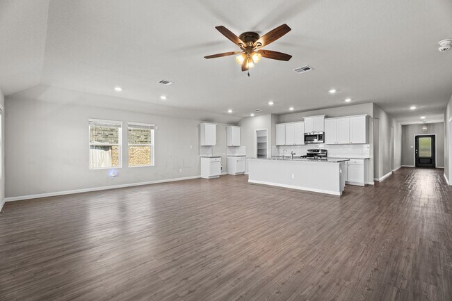 Building Photo - 1047 Raceland Rd