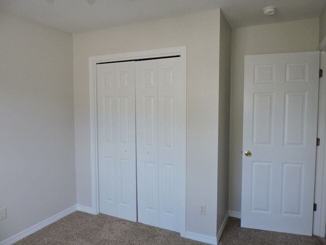 Building Photo - Convenient to NAS & Corry!