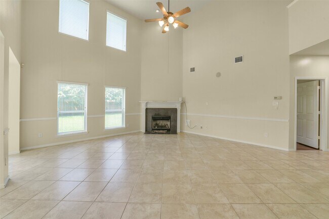 Building Photo - 2414 Falcon Knoll Ln