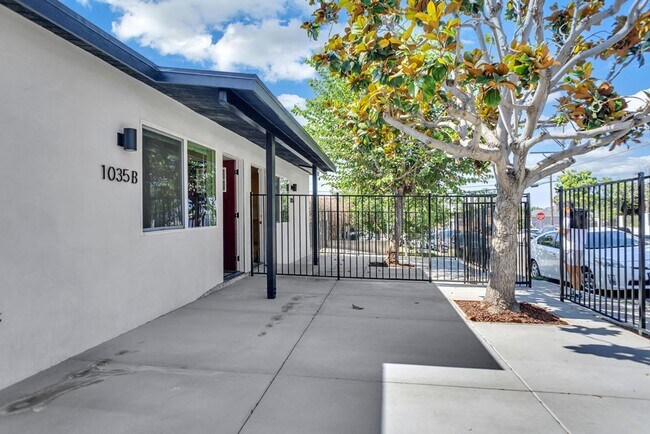 Building Photo - Newly remodeled 2 bed 1 bath with washer &...