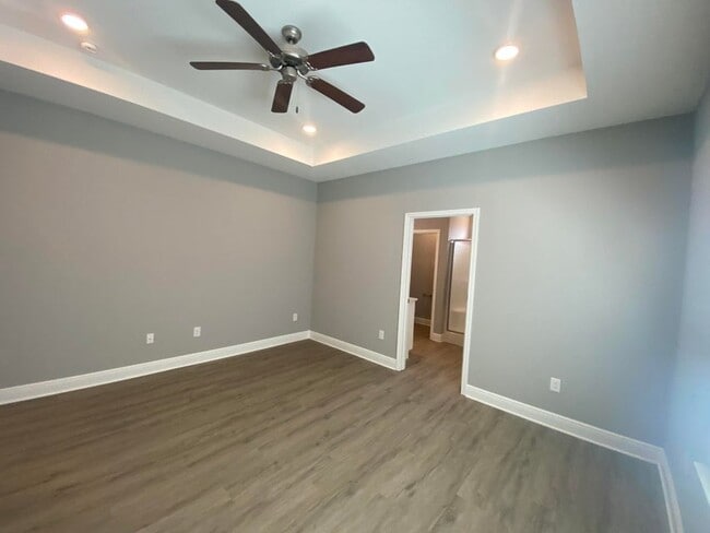 Building Photo - 993 Skylark Rd