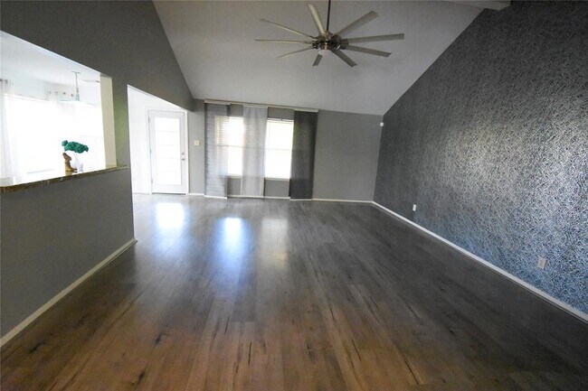 Building Photo - 10942 Heather Trail Dr