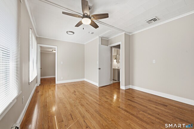Building Photo - 456 Elm St