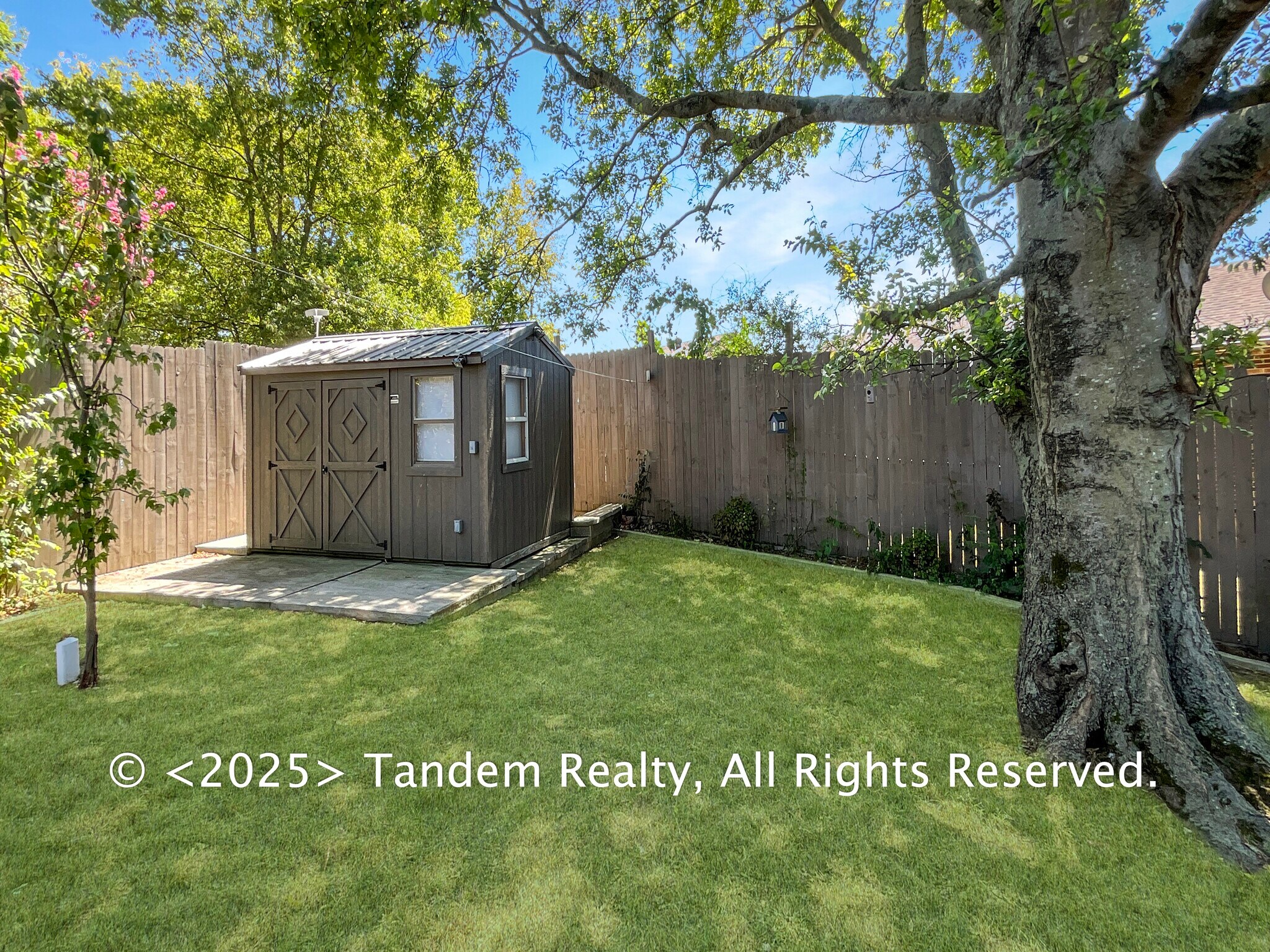 Building Photo - 633 Lane Dr