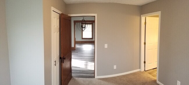 Building Photo - 239 Bachtel St SE