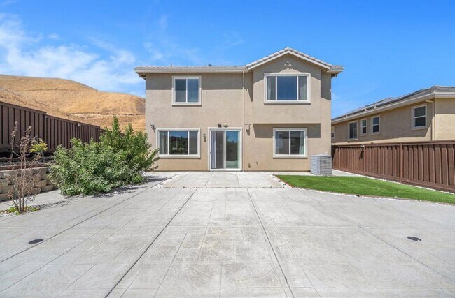 Building Photo - 31 Cortina Dr