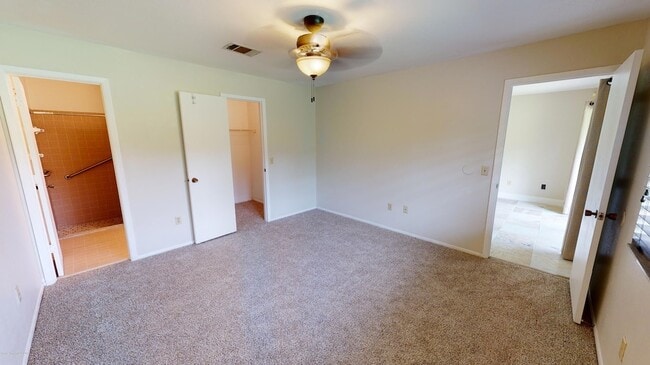 Building Photo - 1527 Waldorf Cir NE