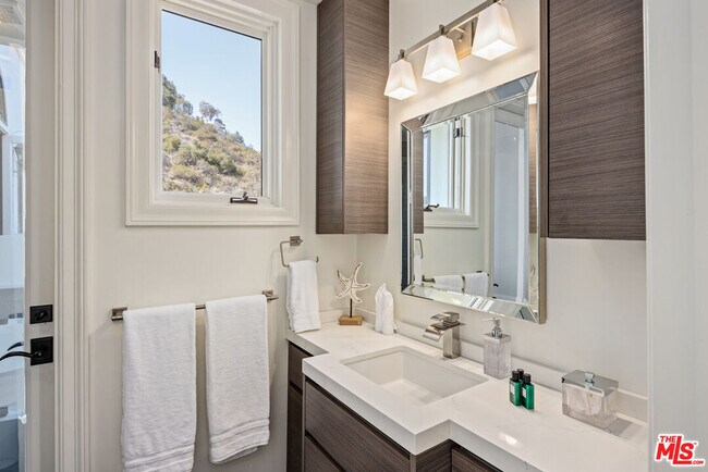 Building Photo - 11037 Anzio Rd