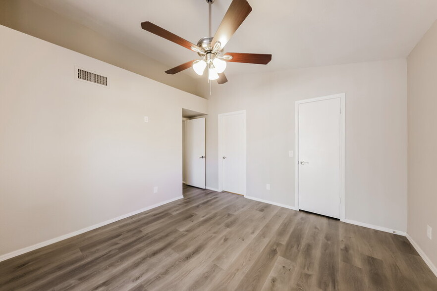 Building Photo - 8842 W Grovers Ave