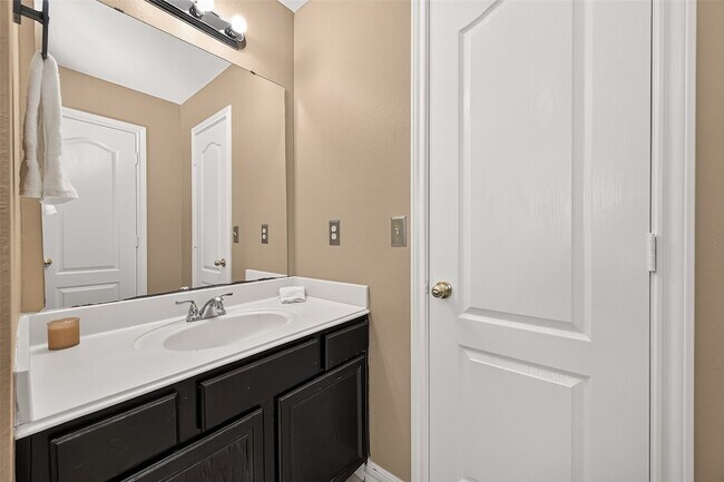 Building Photo - 4011 Alexis Cir