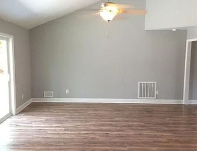 Building Photo - 128 S Wrenwood Dr