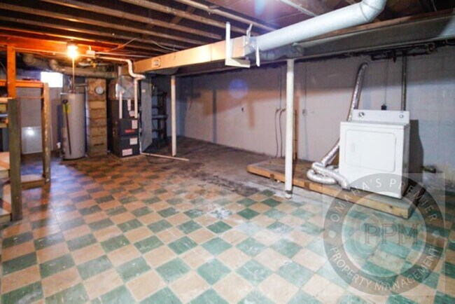 Building Photo - 3 Bedroom / 1 Bath Home! | Omaha, Ne