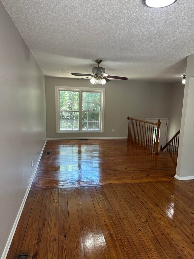Building Photo - 2209 Gibbs Dr