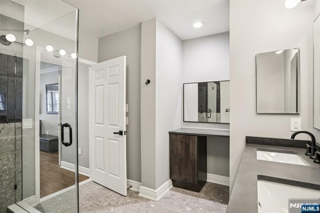 Building Photo - 343 The Promenade