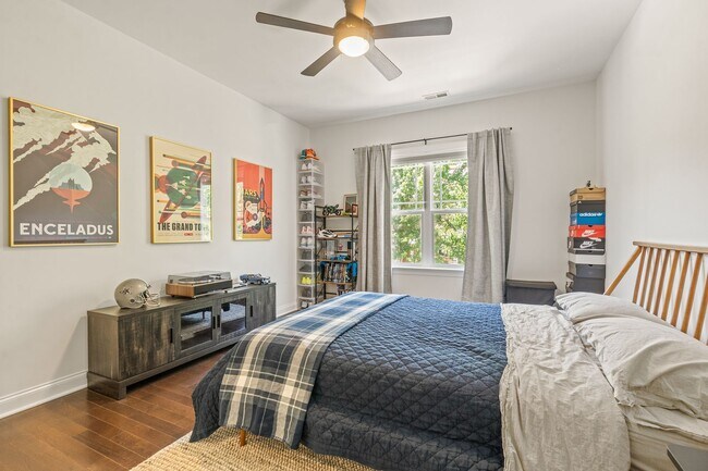 Building Photo - Convenient Carrboro Living in a Spacious 4 Bedroom Home