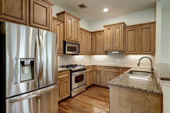 Building Photo - 5322 Nett St