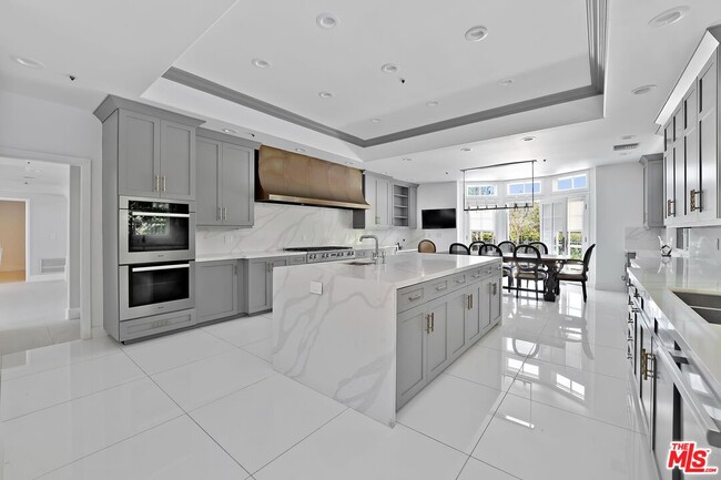 Building Photo - 2387 Stratford Cir