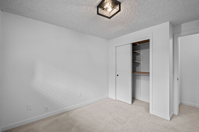 Building Photo - 3bd/1.75ba Mountlake Terrace Home