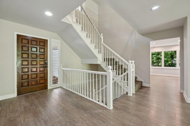 Building Photo - 110 Westchester Way