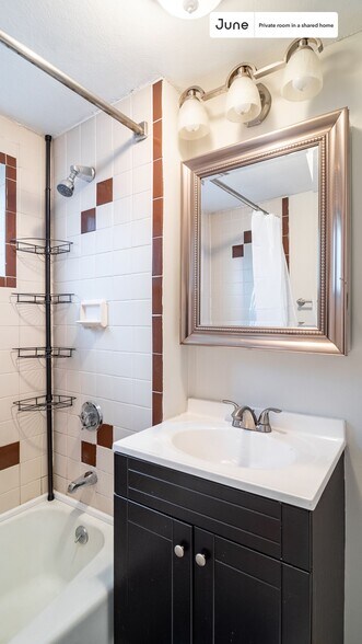 Building Photo - Room in Shared 3 bed/1 bath home