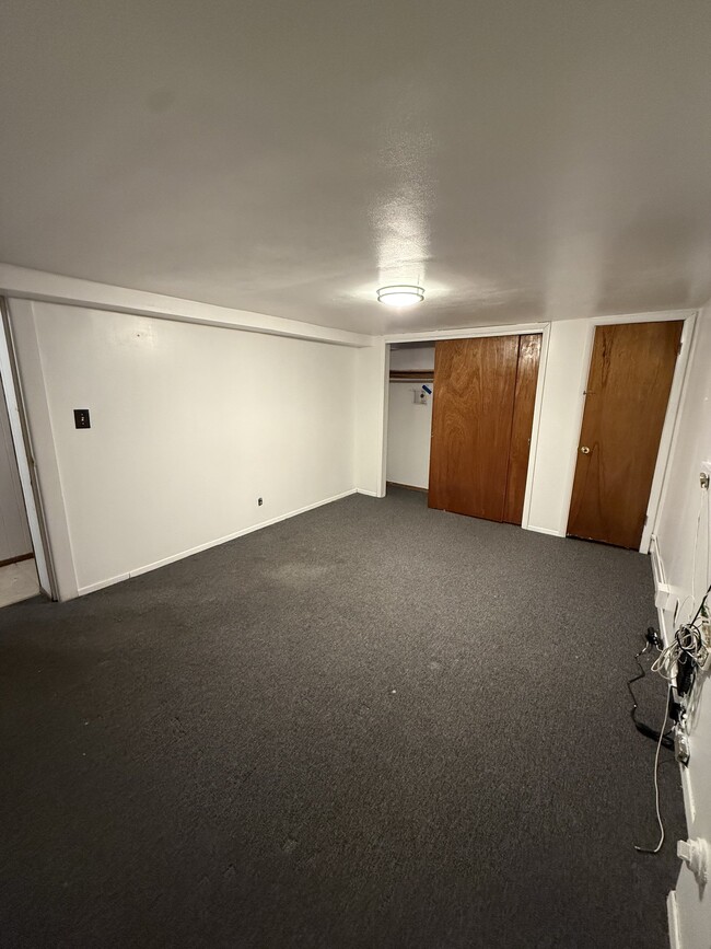 Building Photo - 1590 Mace Ave