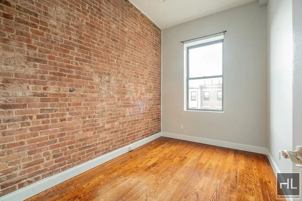Building Photo - Gorgeous 1 Bedroom on Striver's Row!