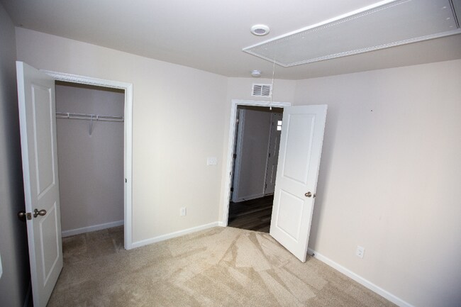 Building Photo - 209 Creighton Ridge Dr