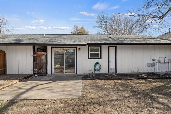 Building Photo - 3201 Mossrock Dr