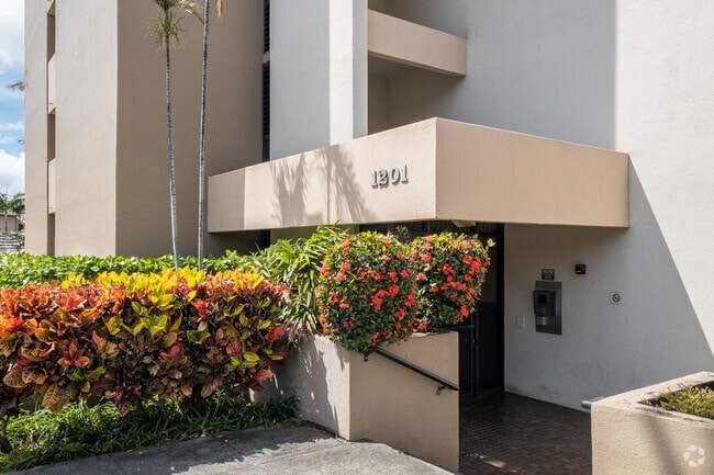 Building Photo - Wilder at Piikoi
