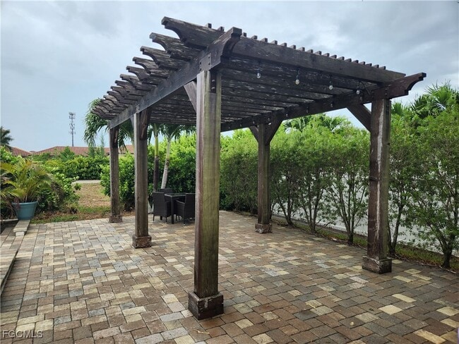 Building Photo - 4402 Chiquita Blvd S
