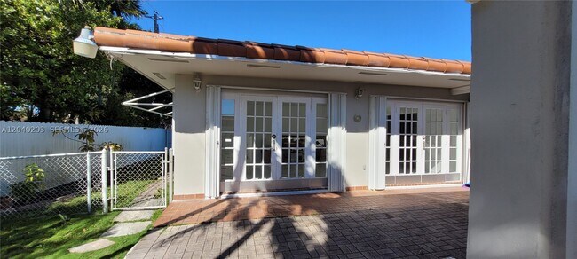 Building Photo - 5200 SW 89th Pl