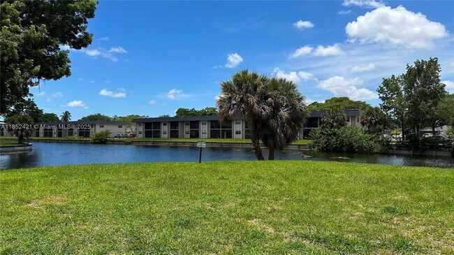 Building Photo - 8040 N Colony Cir