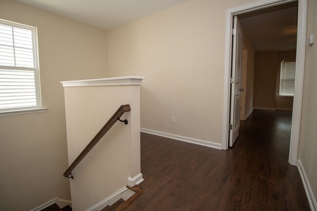 Building Photo - 106 Shumard Oak Ct