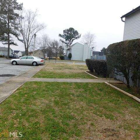 Building Photo - 291 Country Club Dr